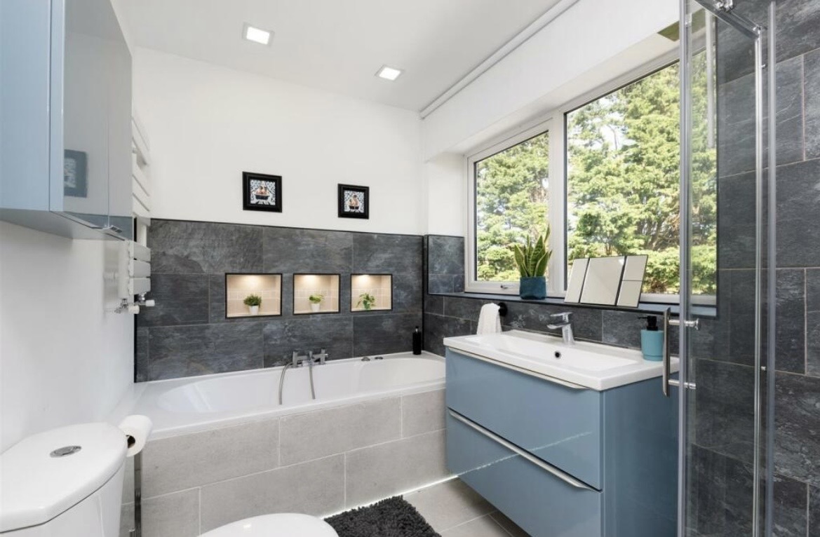 En-Suite Bathroom