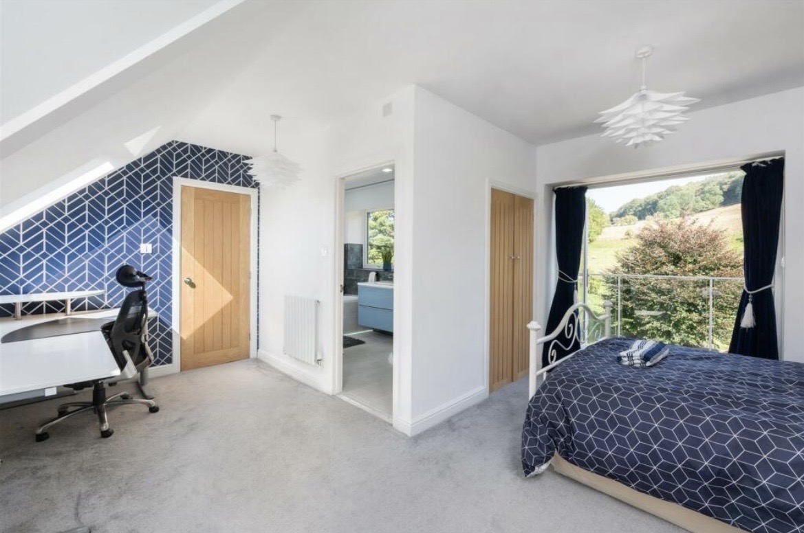 Bedroom with En-Suite & Balcony
