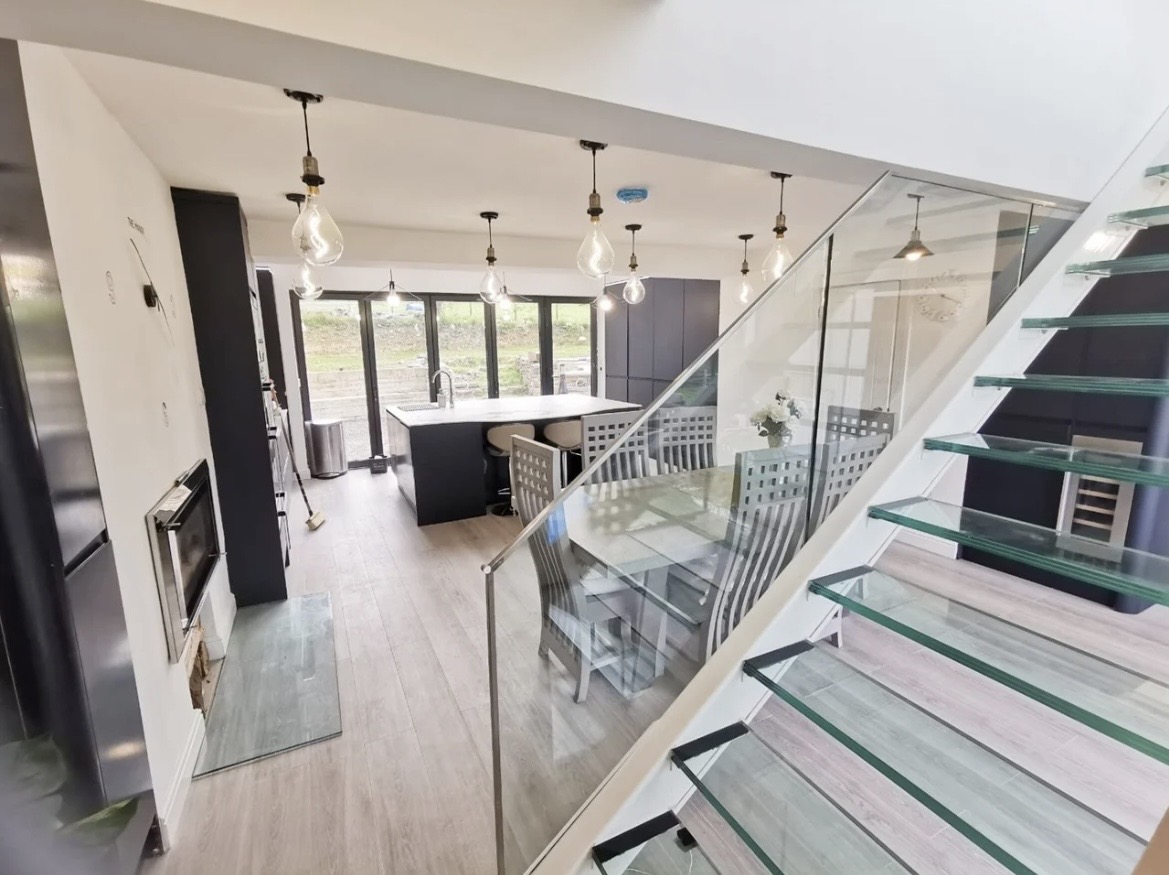 Kitchen & Dining