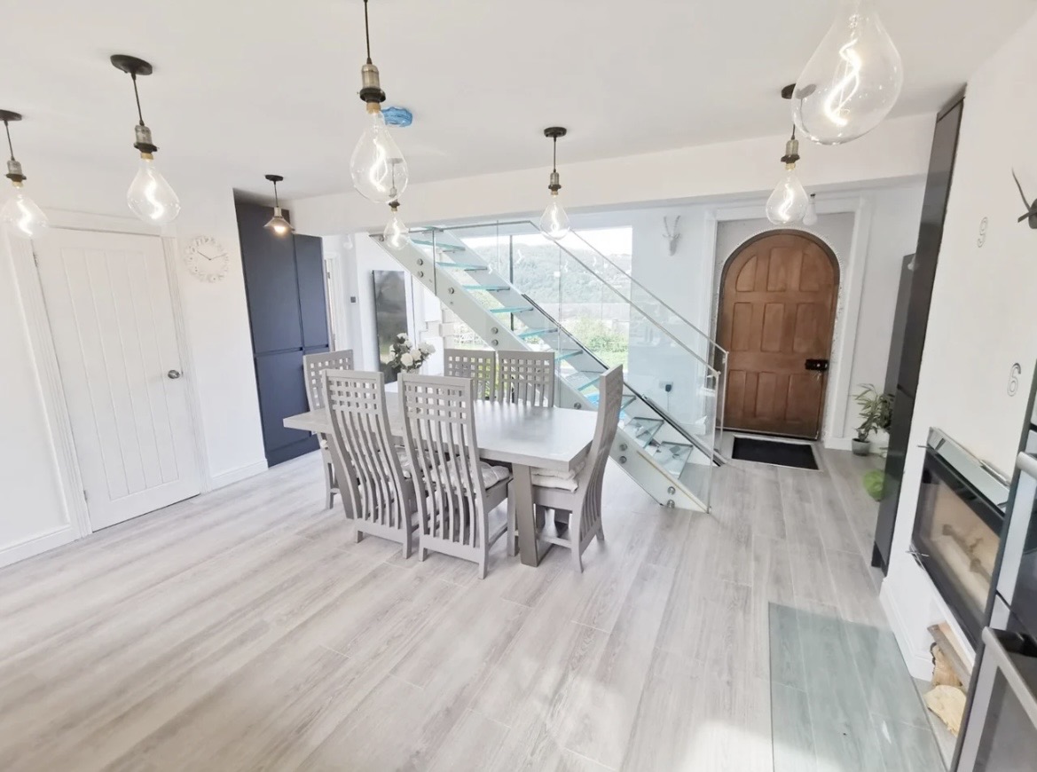 Dining & Entrance Hall