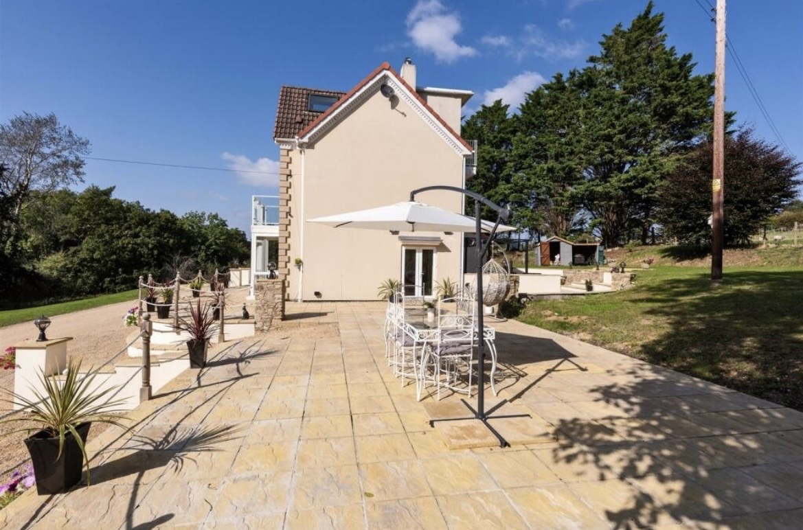 Patio & Terrace